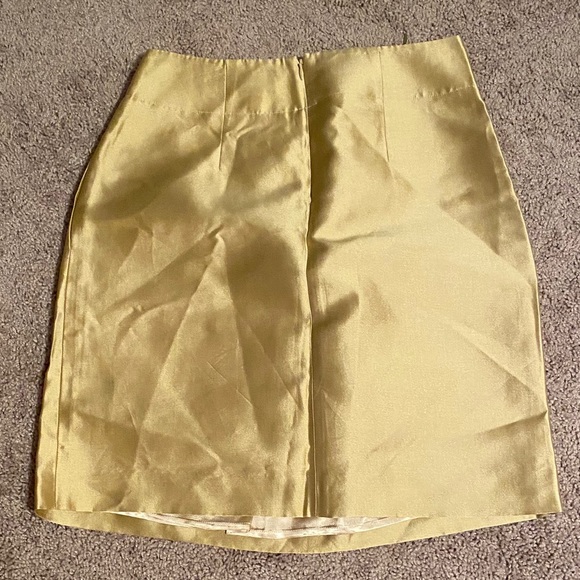 EUC BR Heritage Label Gold Short Skirt, Size 2 - Picture 2 of 4